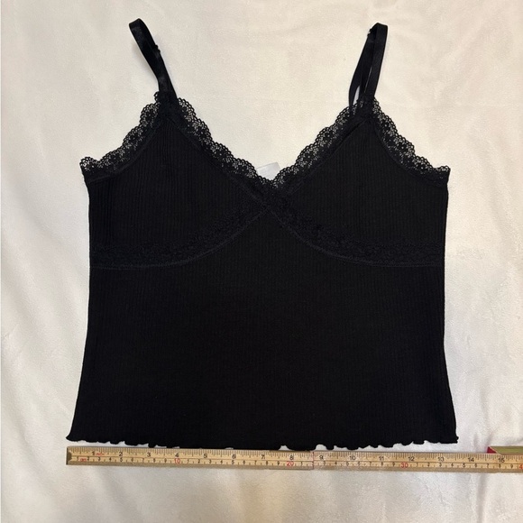 🏃🏽‍♀️🏃🏽‍♀️🏃🏽‍♀️H&M Black Lace Crop Top - Picture 1 of 4